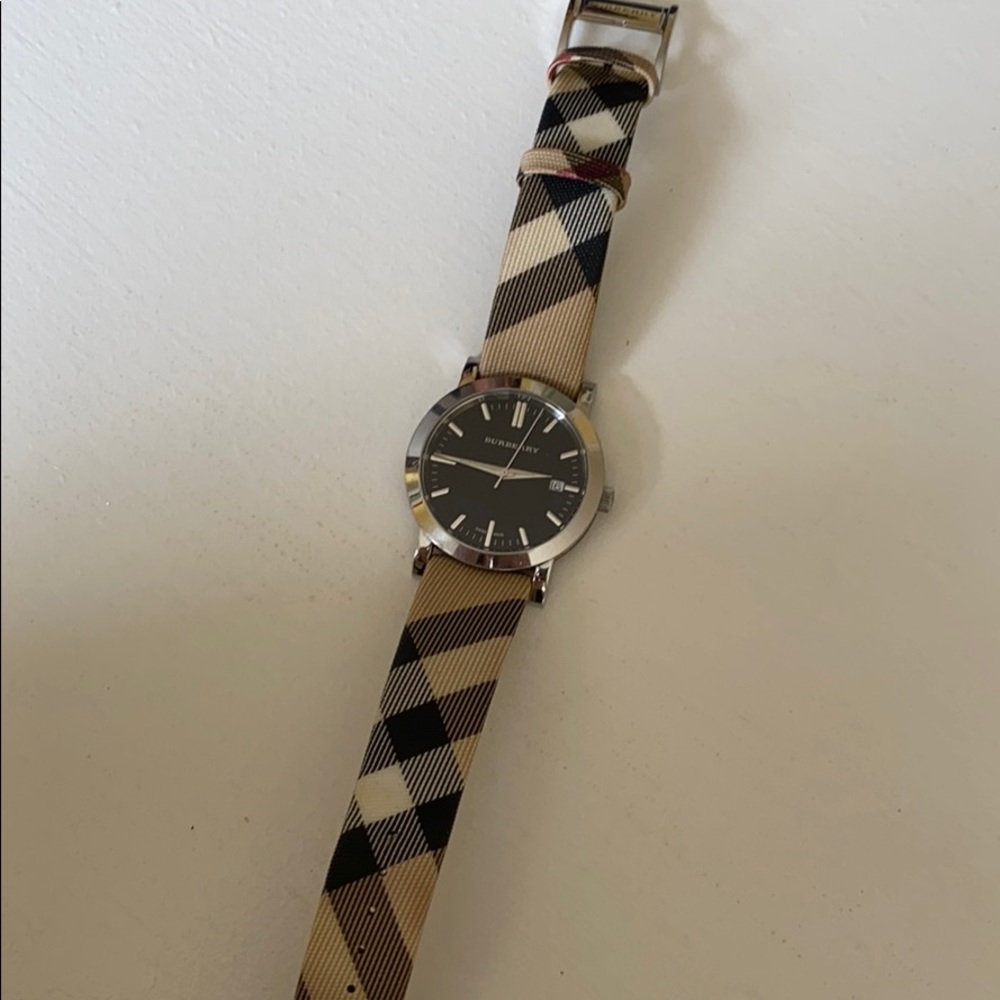 BURBERRY BEAUTIFUL WATCH!❤️❤️ - Picture 1 of 8